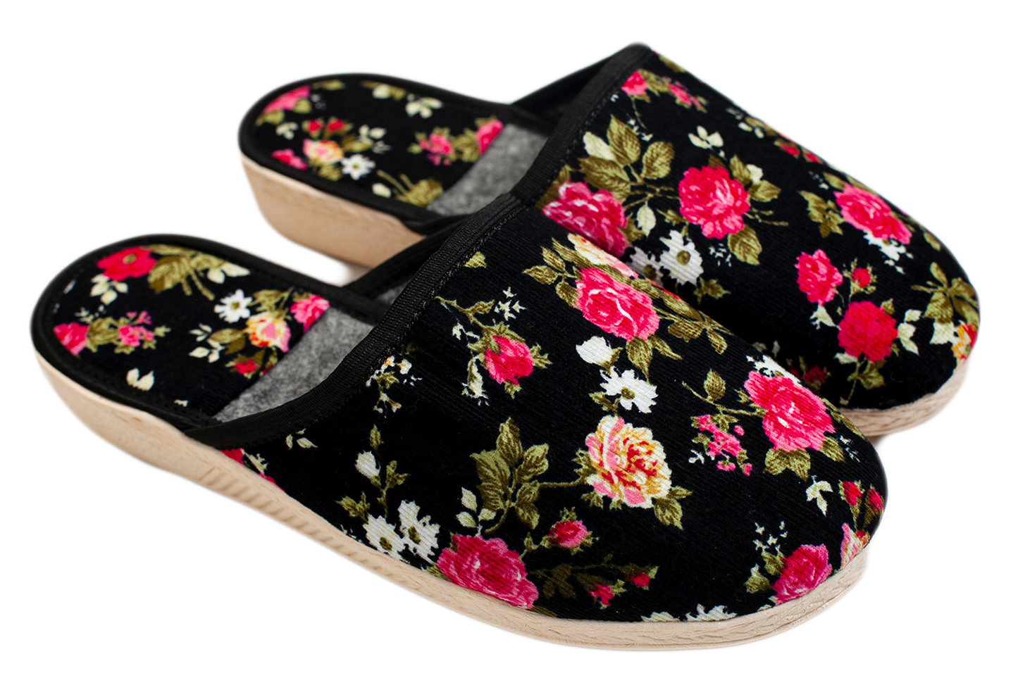 Дамски затворени пантофи BELSTA от черен велвет/Women's Closed Slippers BELSTA from Black Velvet with Pink Floral Prin