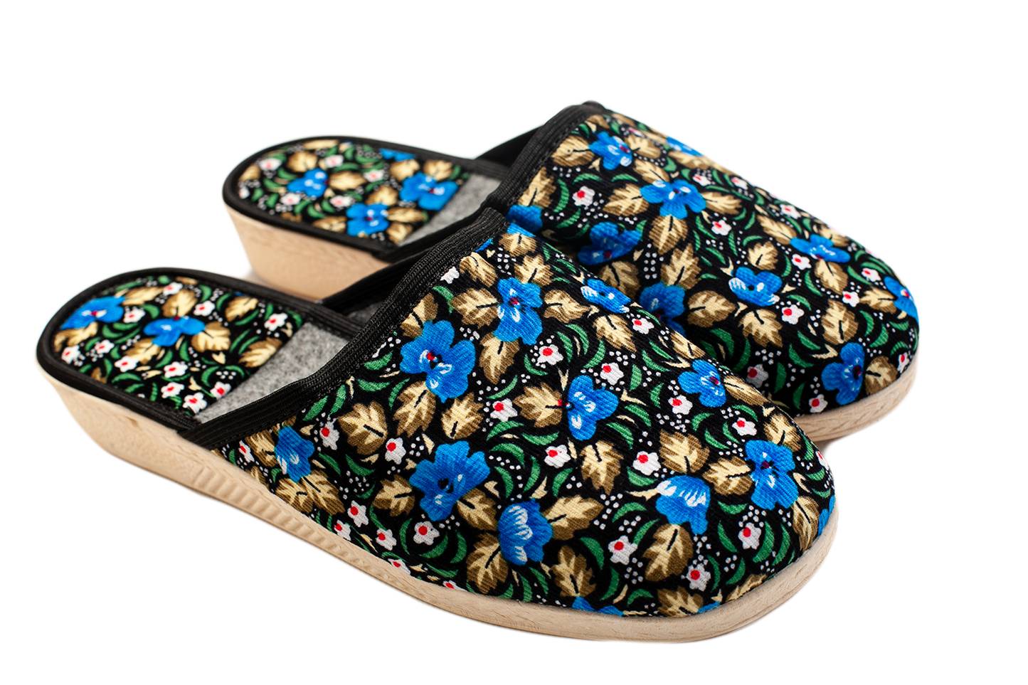 Дамски затворени пантофи BELSTA от черен велвет/Women's Closed Slippers BELSTA from Black Velvet with Pink Floral Prin